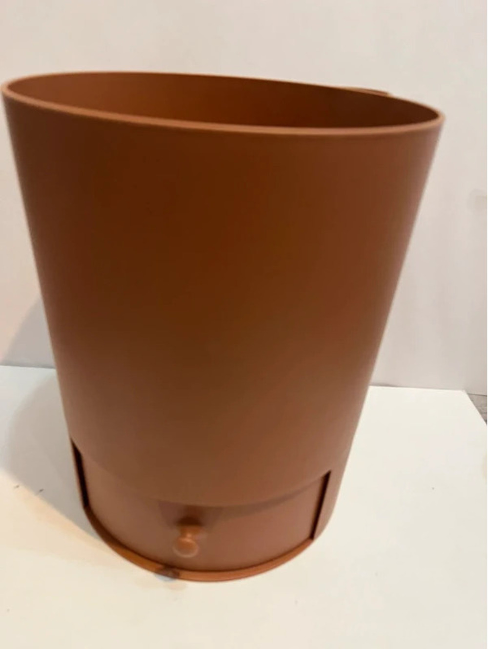 Self watering brown planter pot 11”